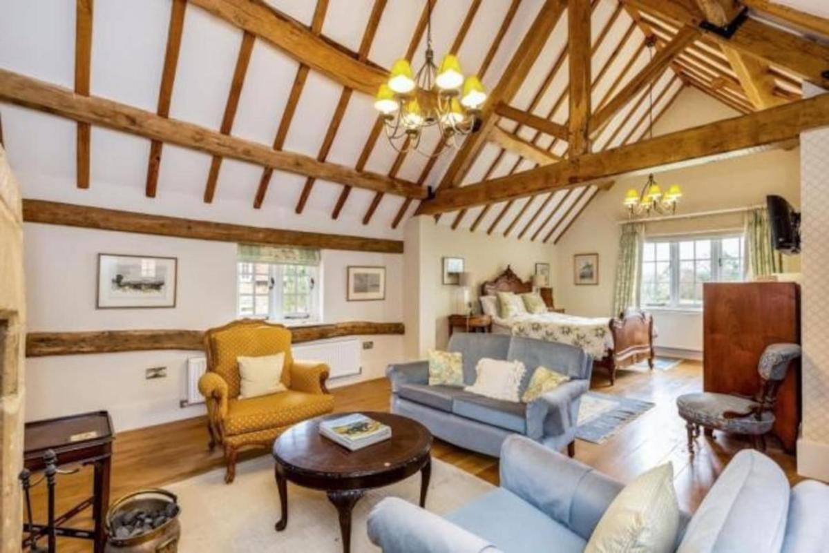 Pinley Hill House - Housity