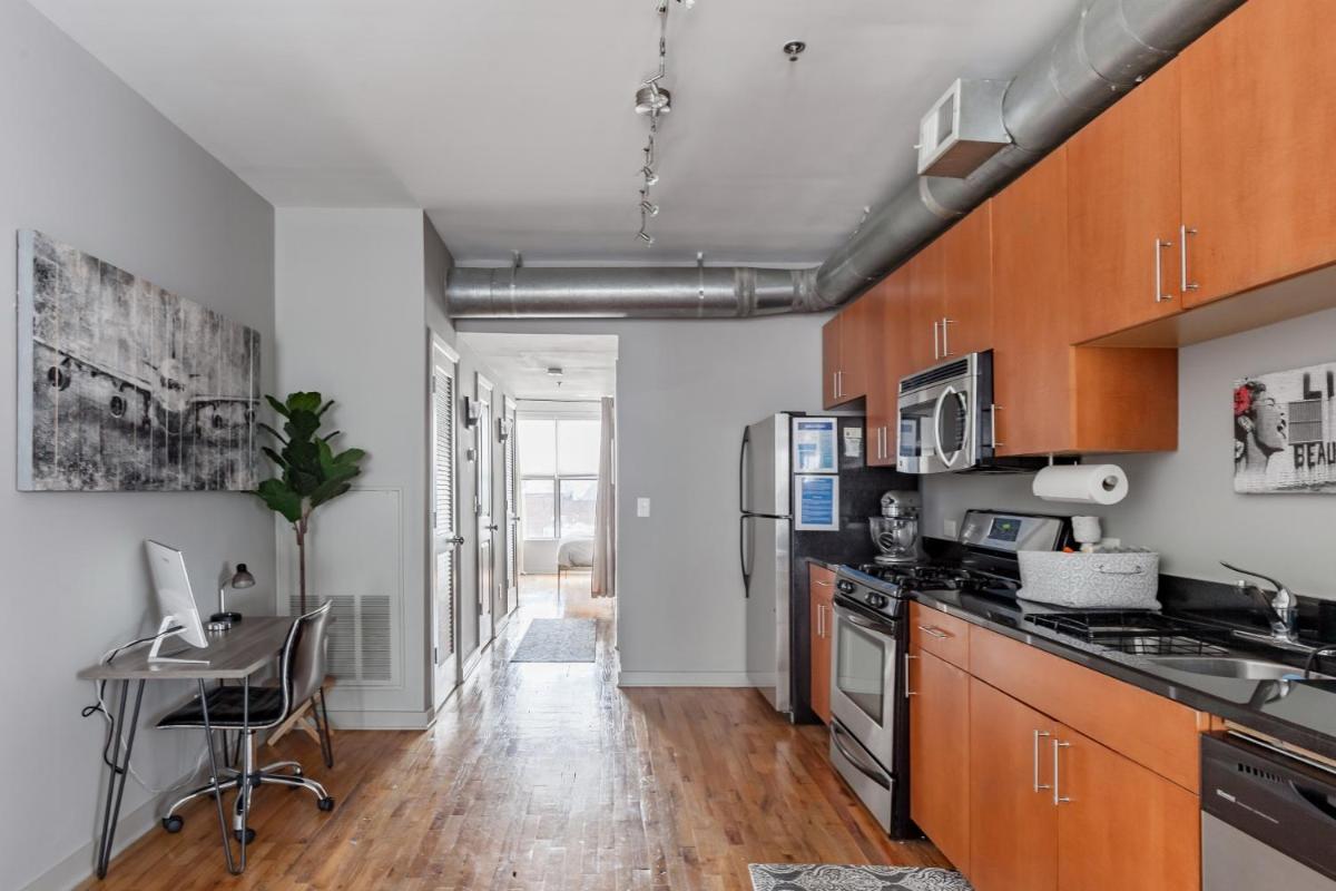 Trendy Castleberry Hill Condo- Walk to Mercedes Benz/ All Downtown Attractions - Housity