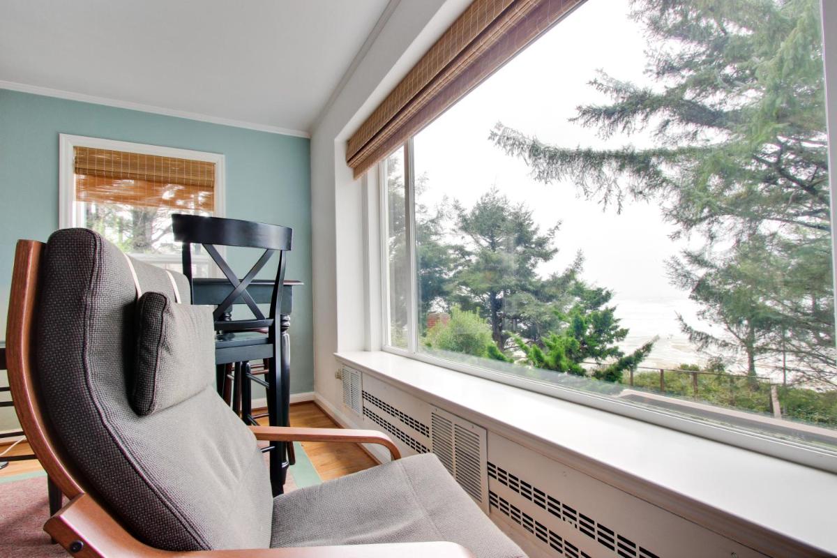 Whispering Seas with Hot Tub! - Housity