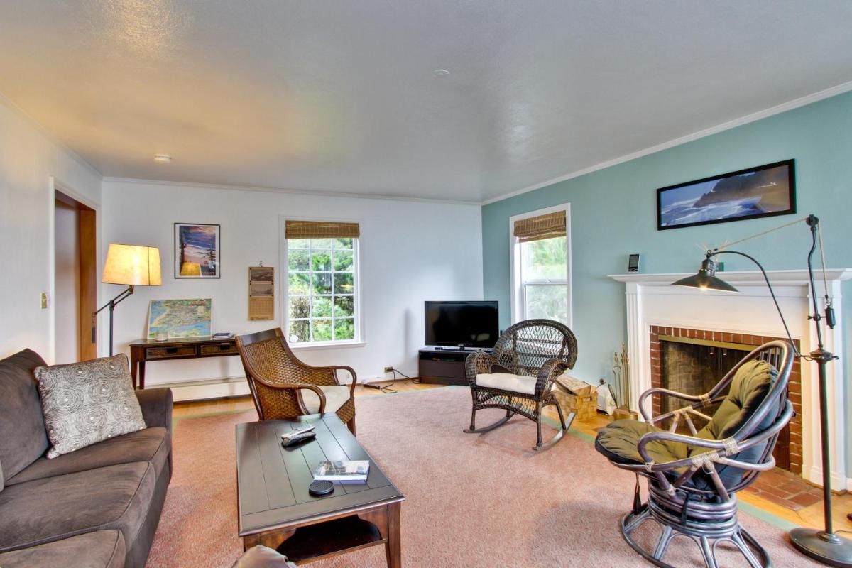 Whispering Seas with Hot Tub! - Housity