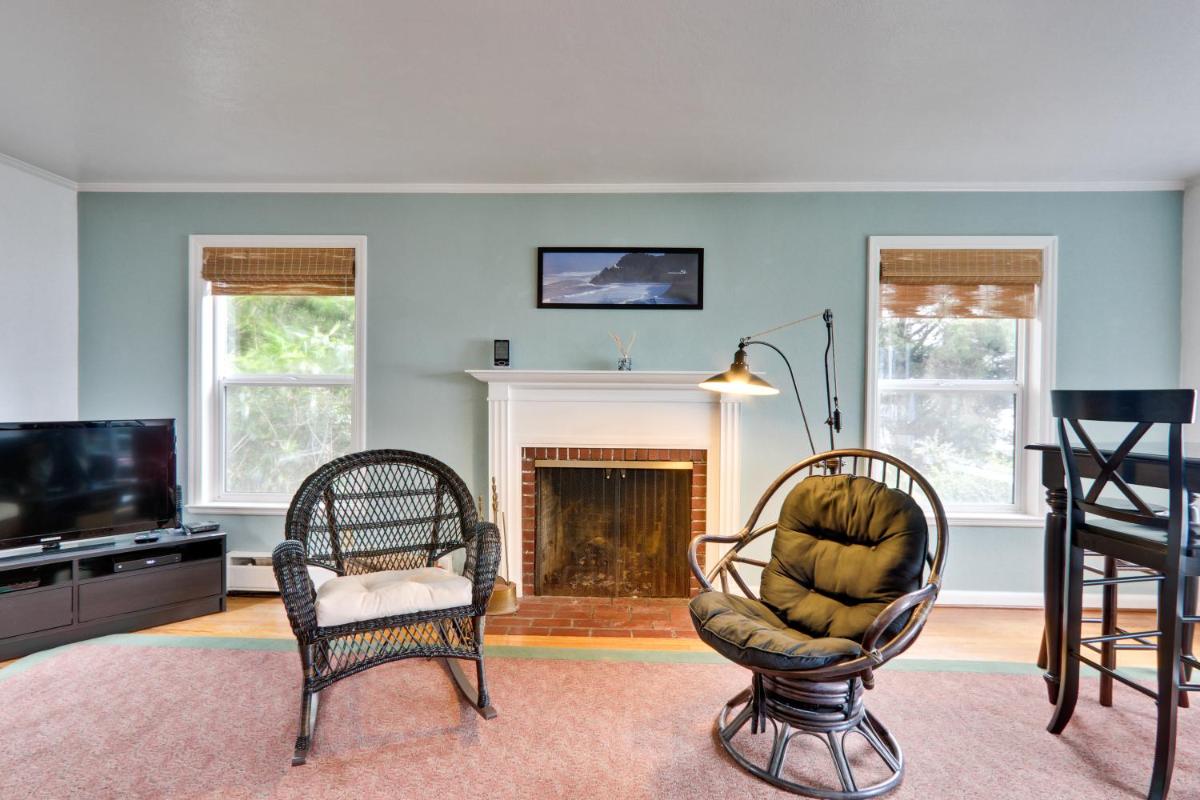Whispering Seas with Hot Tub! - Housity