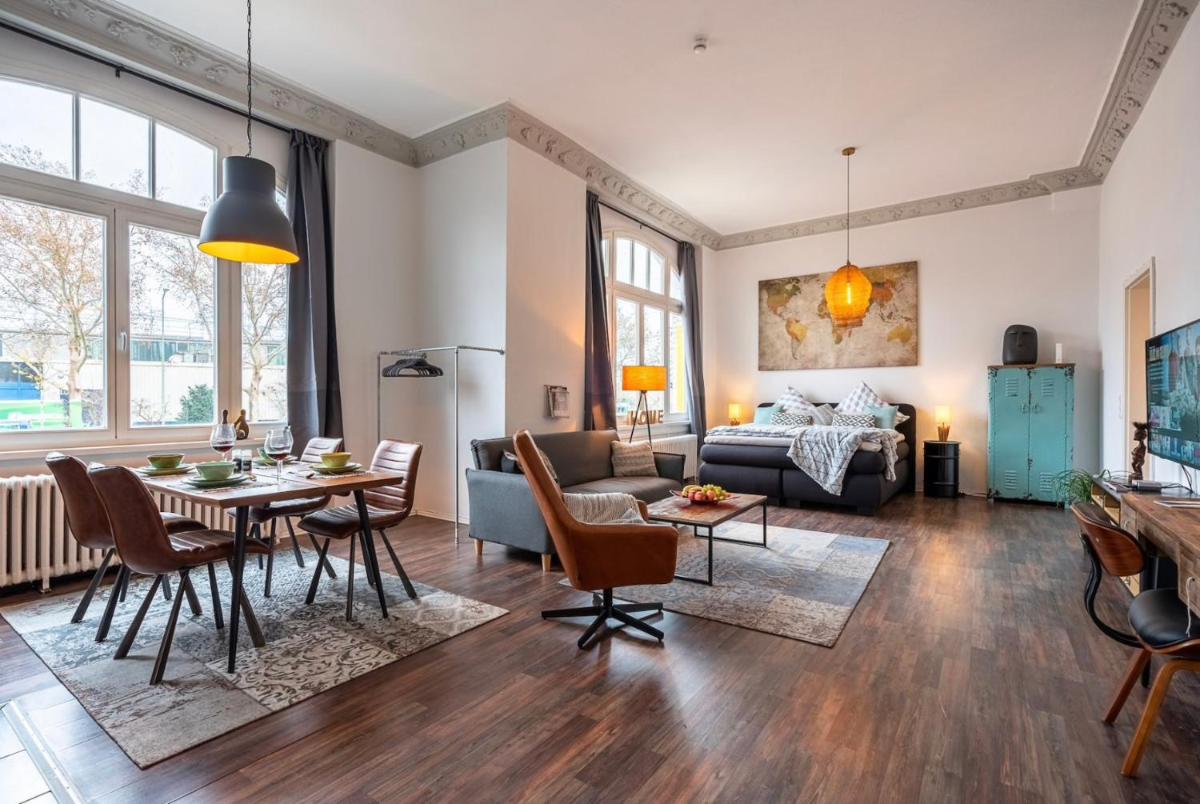 Suitetrails - CASSEL LOFTS - Stilvolles Industrieloft - Boxspringbett & Netflix
