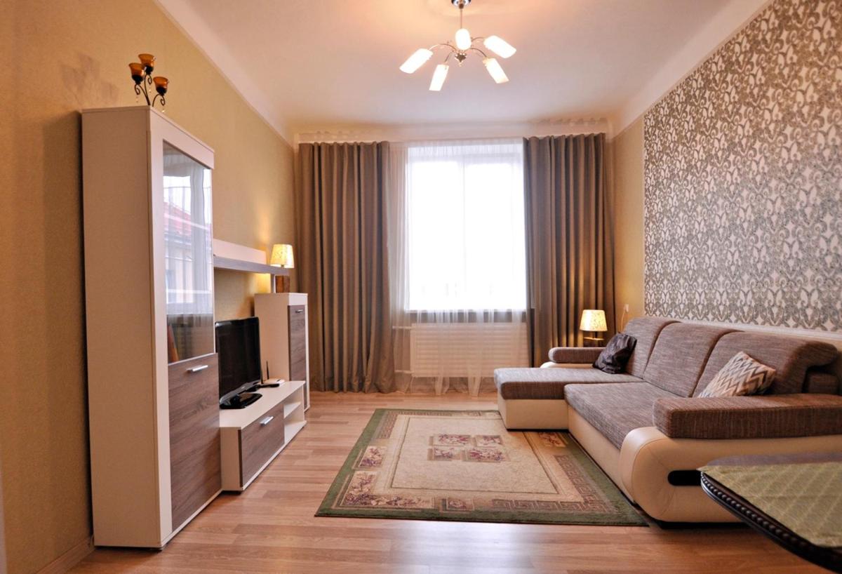 Suitetrails - Castle View Apartment