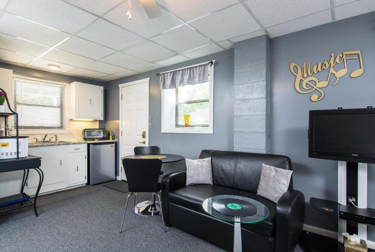 Music Valley Studio - No Fees - Opryland Area - Housity