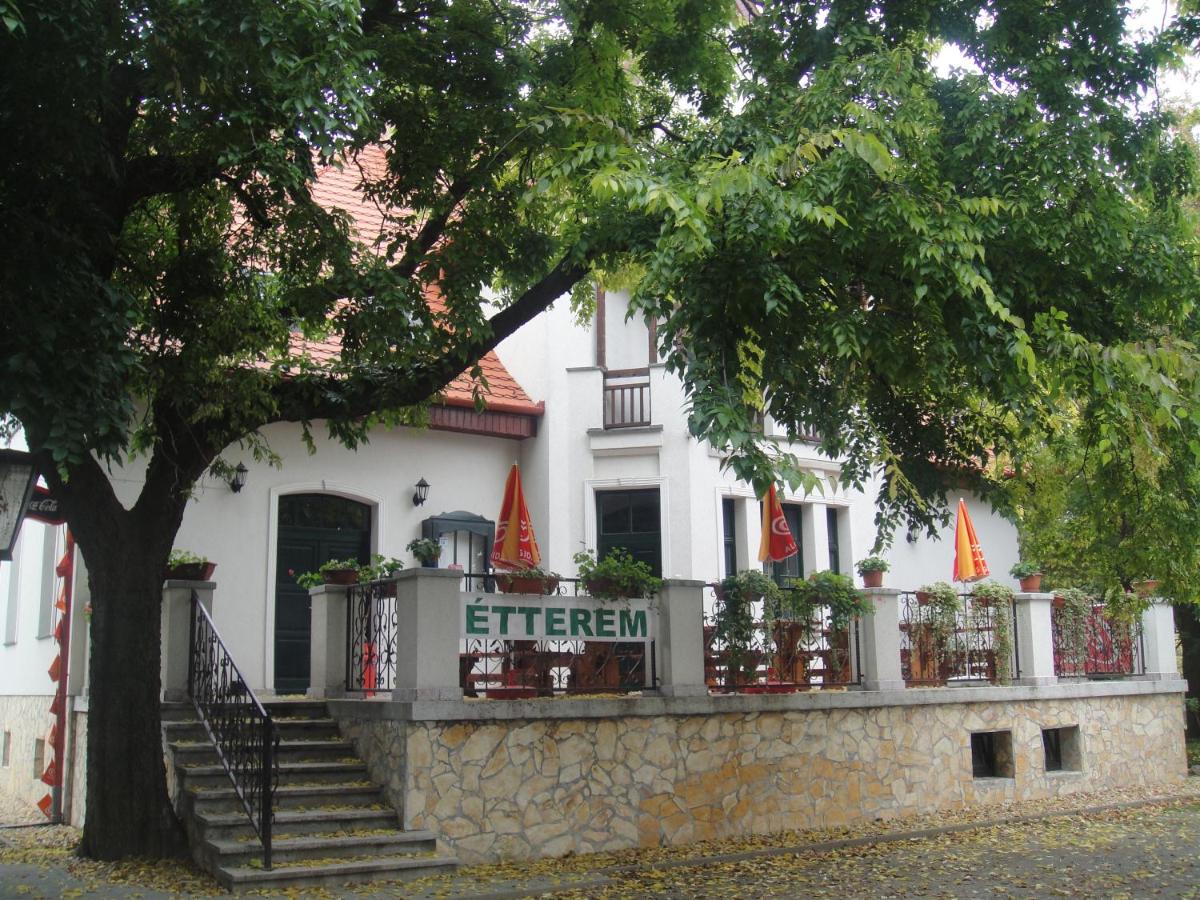 Sághegy Fogadó és Panzió - Housity