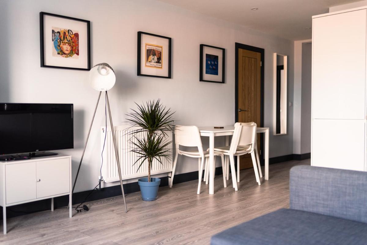 Suitetrails - The Seaview Apartment - Margate Beach - By Goldex Coastal Breaks