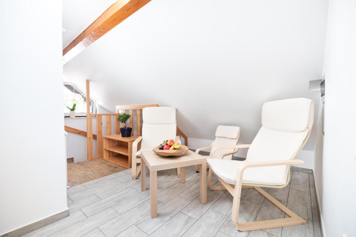 Apartment & room Pristov - Housity