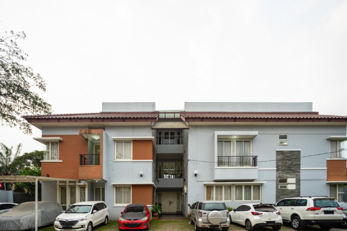 RedDoorz Plus near Siloam Karawaci - Housity
