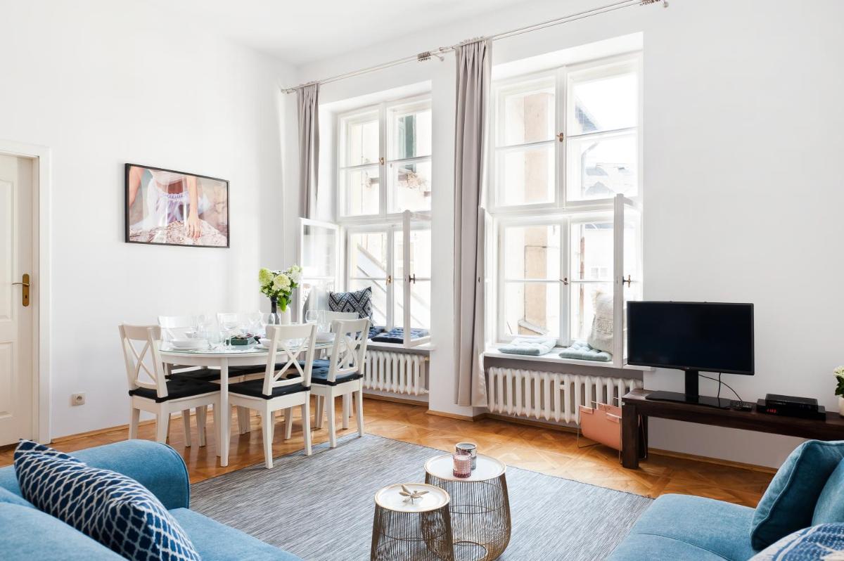 Square Apartment - LoftAffair - Housity