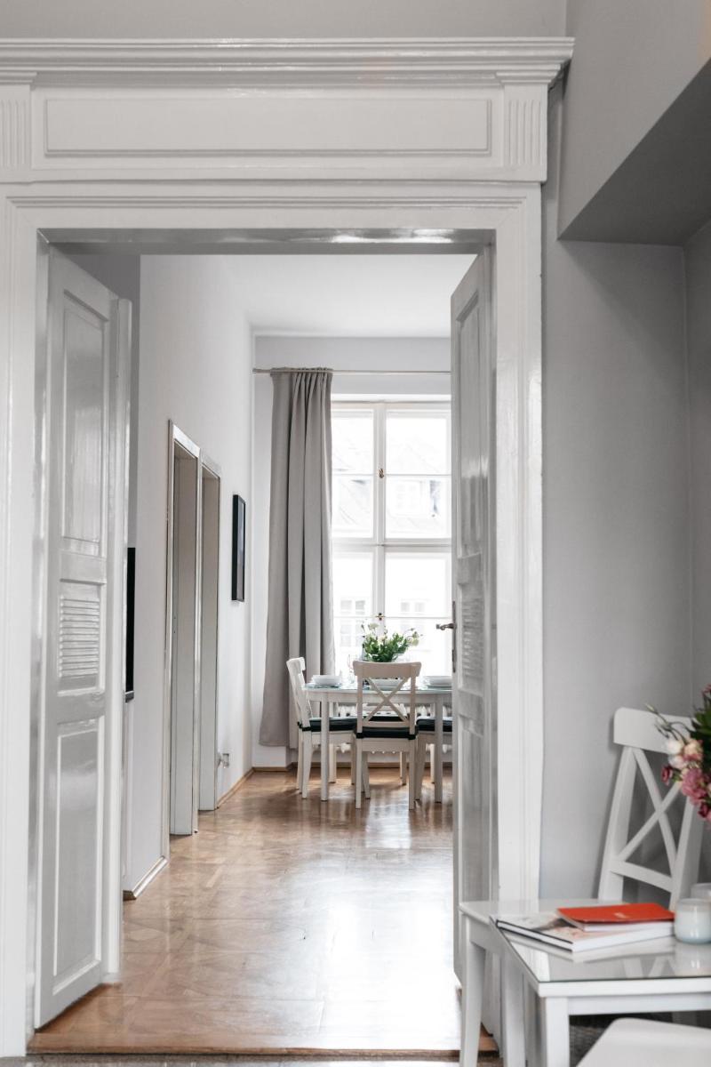Square Apartment - LoftAffair - Housity