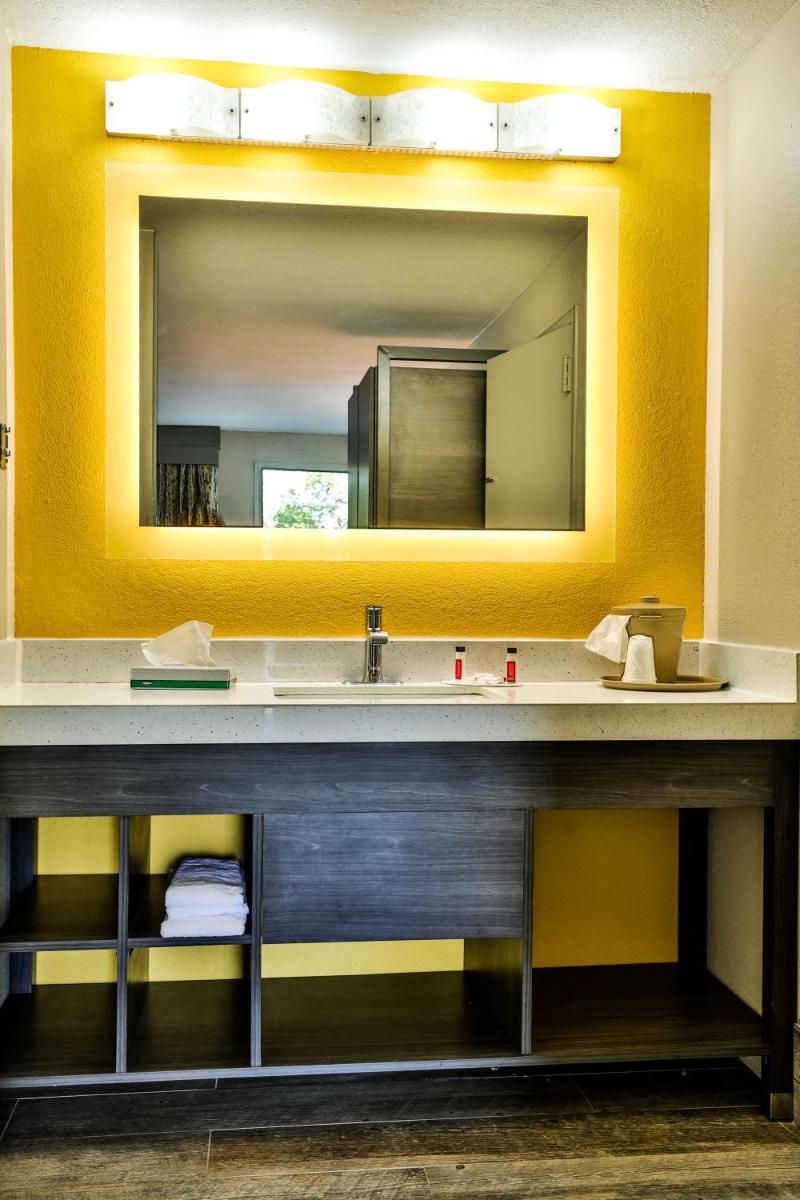 Baymont by Wyndham Murfreesboro - Housity