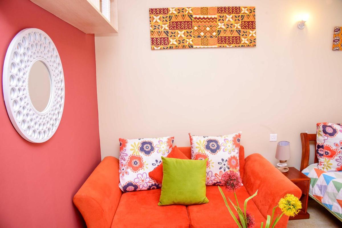 PIT-STOP NAIROBI: LOCATED NEAR AIRPORT & TOURIST CIRCUIT - Housity