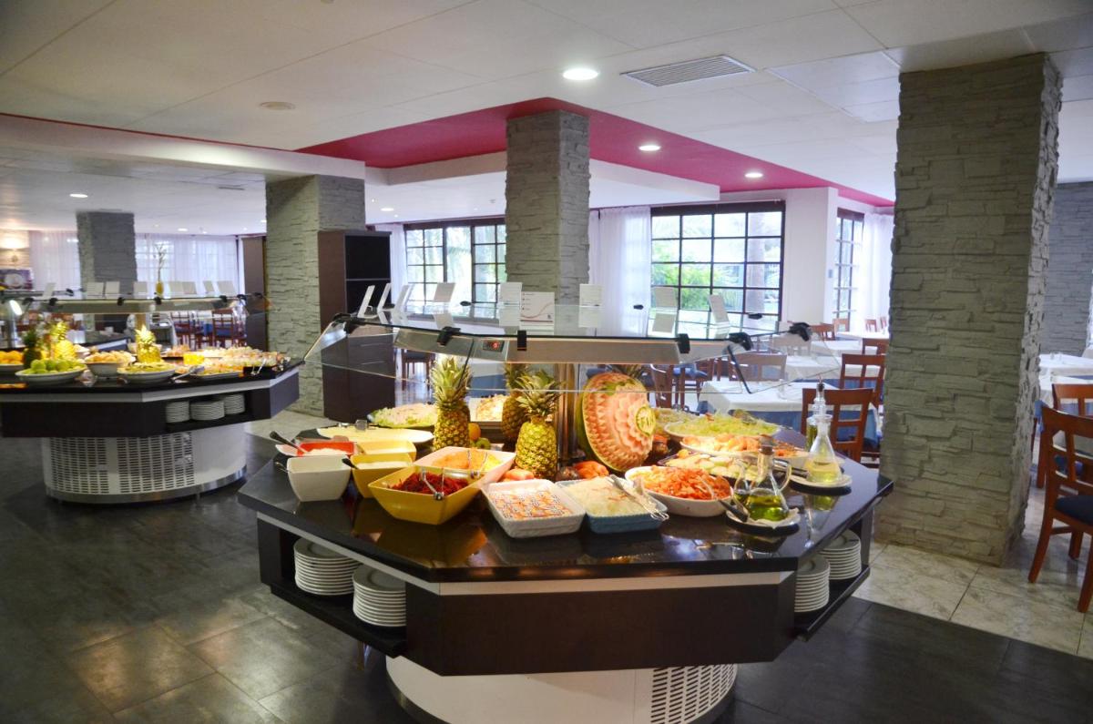 Comida en o cerca de este hotel