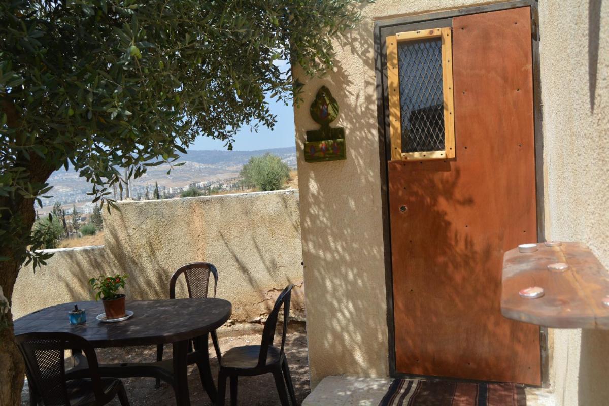 Our Villa's Private Apartments - HQ Budget Stay - Wonderful horizon view of Jerash - Housity