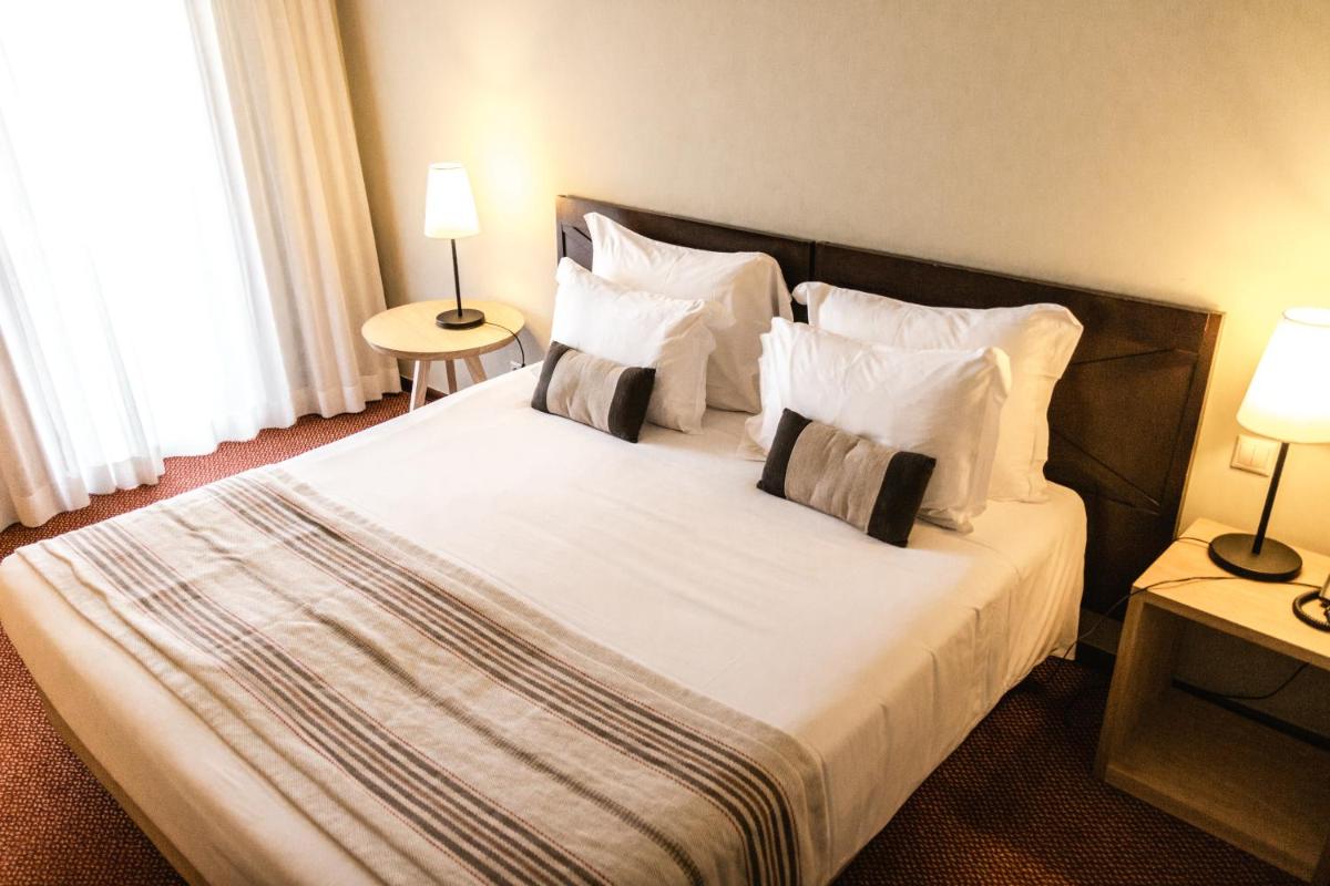 Uma cama ou camas num quarto em Evora Hotel