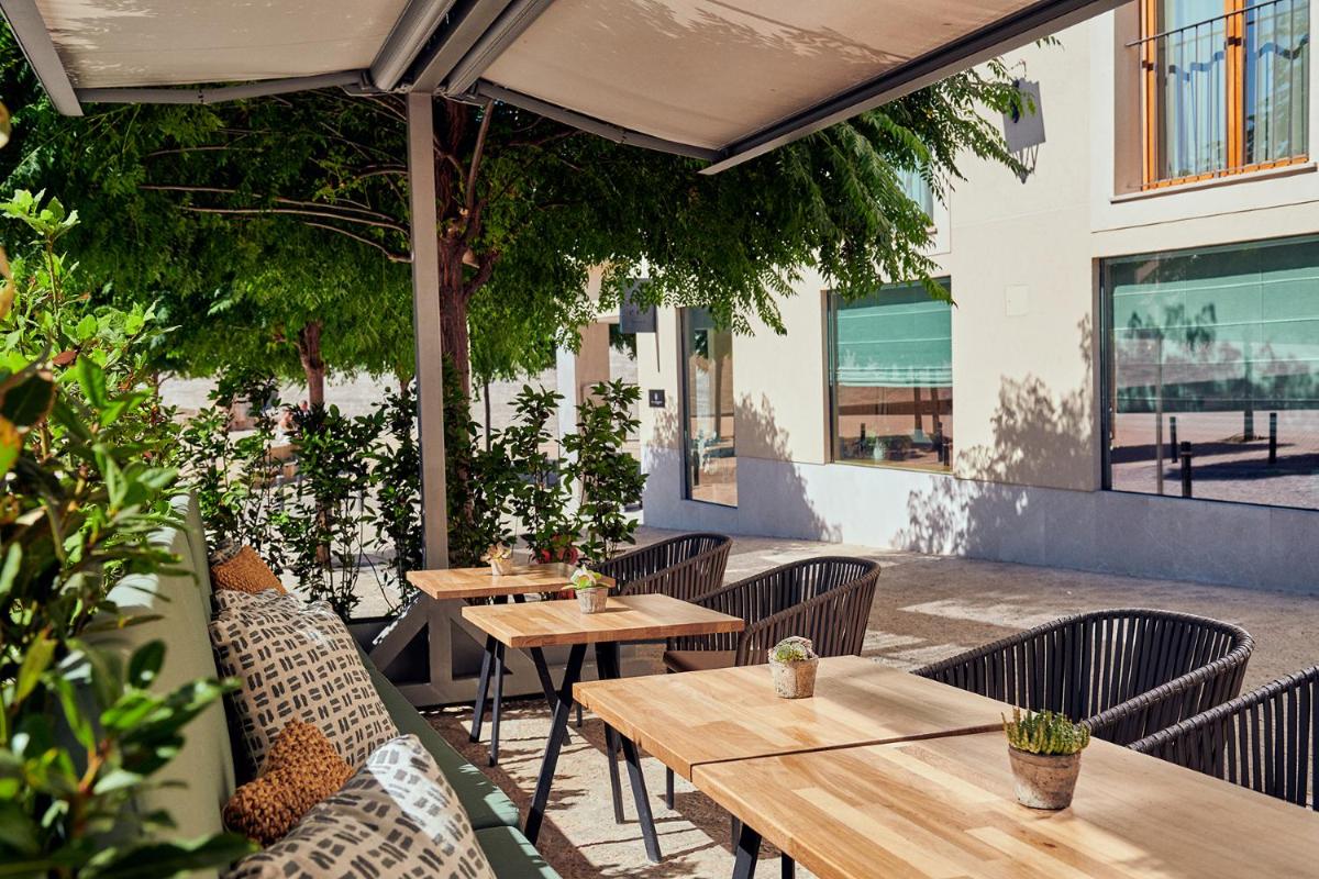 Un restaurante o sitio para comer en Es Princep - The Leading Hotels of the World
