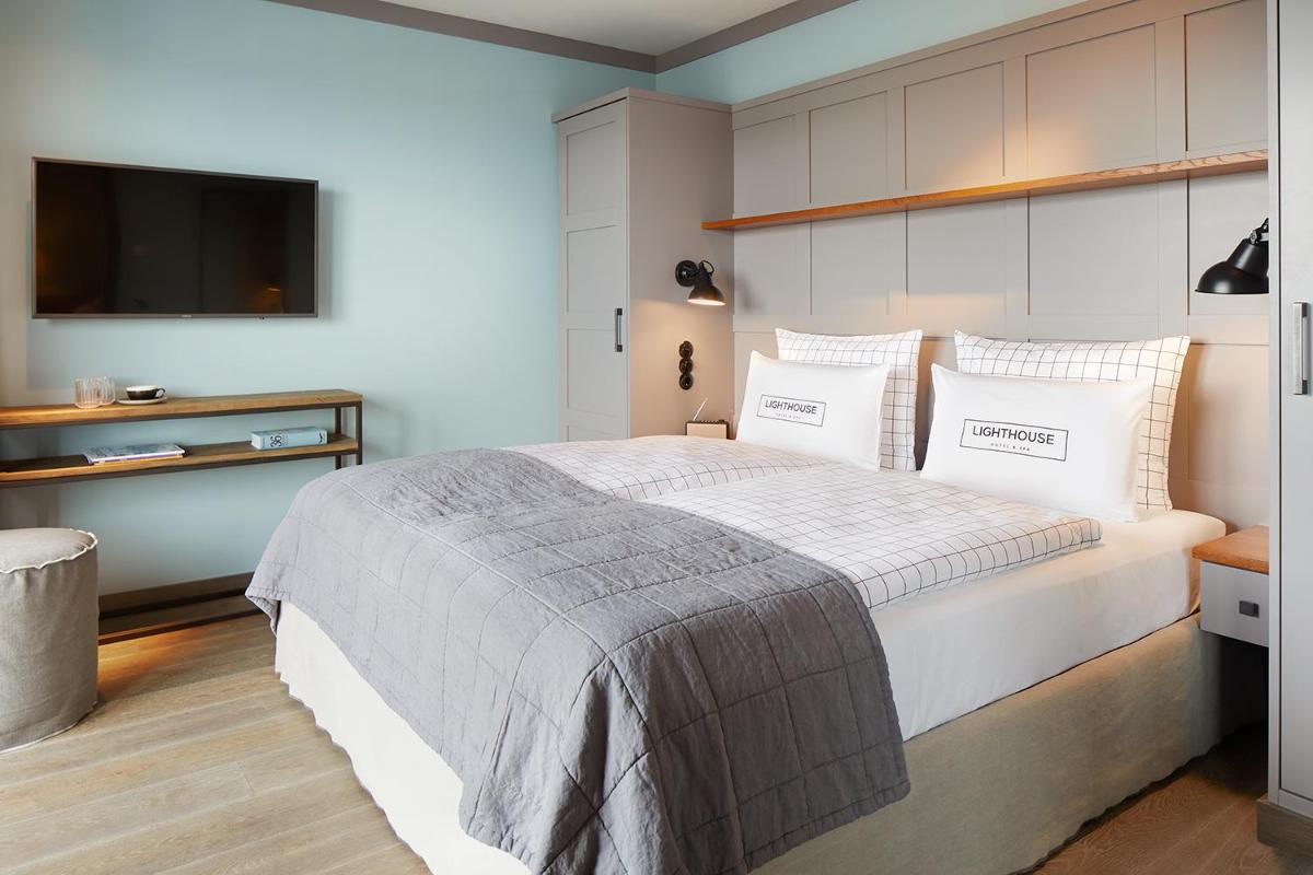 Ein Bett oder Betten in einem Zimmer der Unterkunft Lighthouse Hotel & Spa