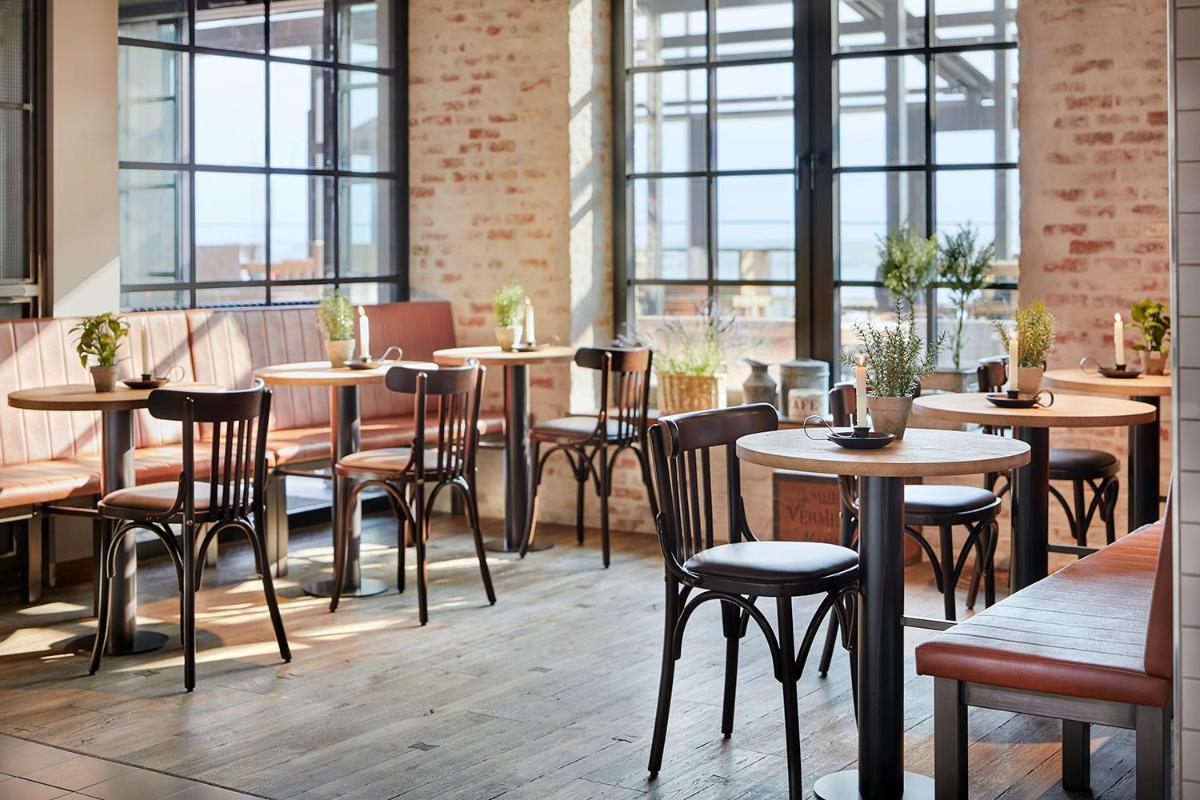 Ein Restaurant oder anderes Speiselokal in der Unterkunft Lighthouse Hotel & Spa