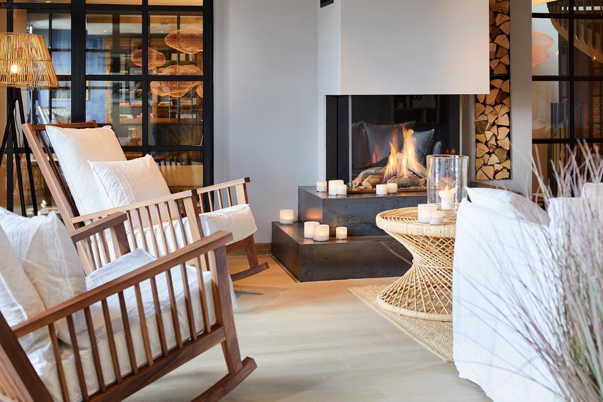 Ein Sitzbereich in der Unterkunft Lighthouse Hotel & Spa
