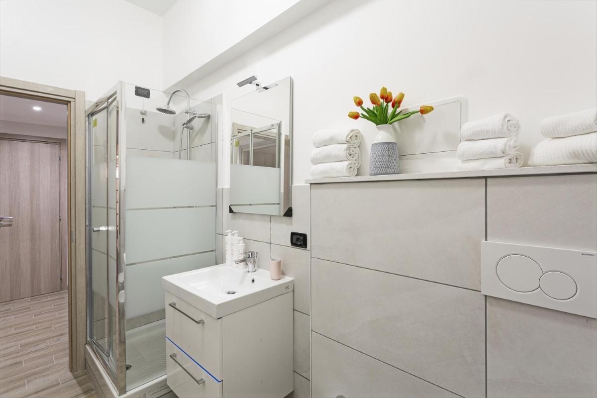 Genova XXV Aprile by Wonderful Italy - Housity