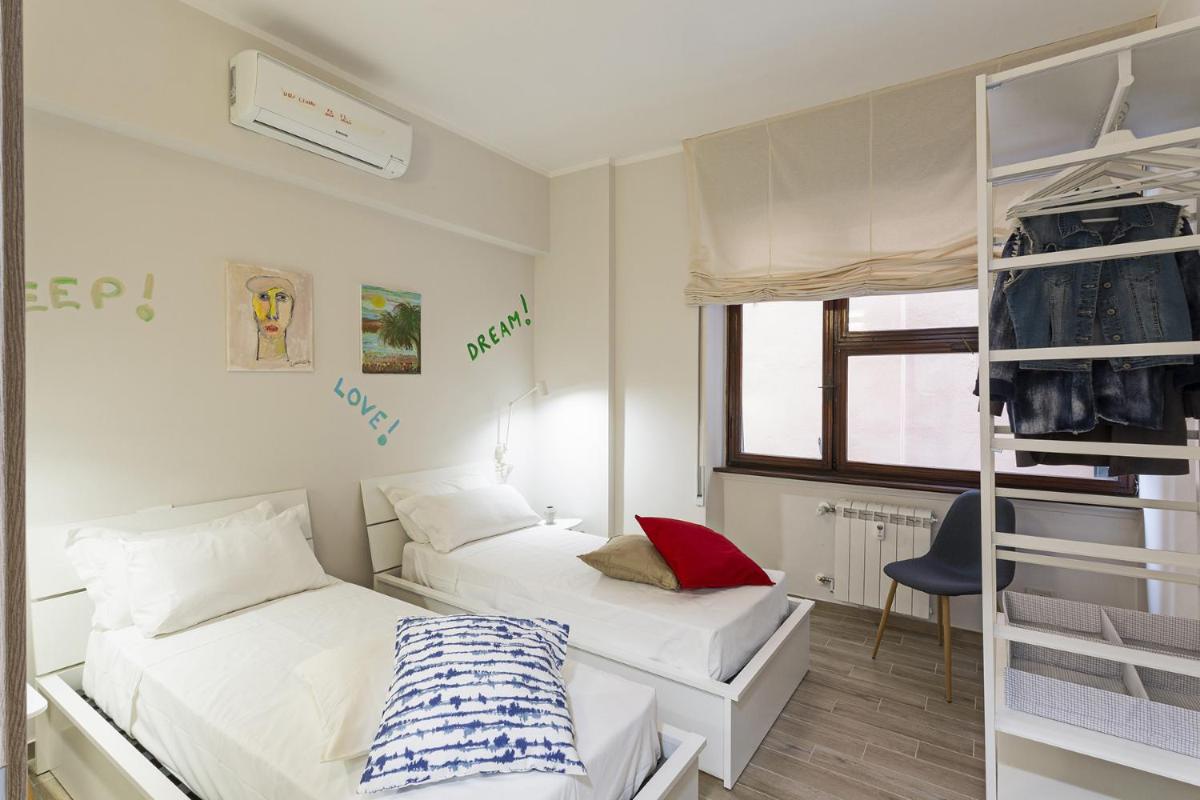Genova XXV Aprile by Wonderful Italy - Housity