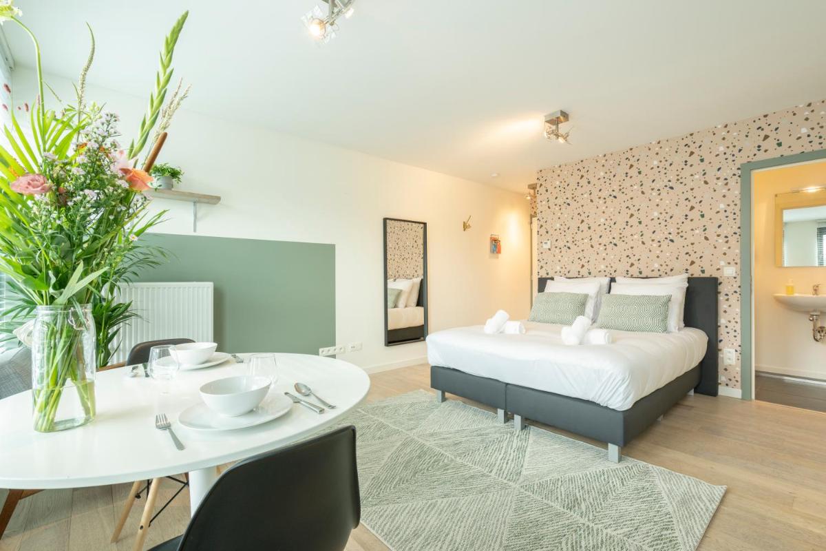 The Card Room Green Studio - Housity