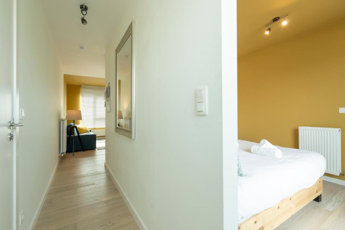 SHWAY - The India Yellow Studio - Housity
