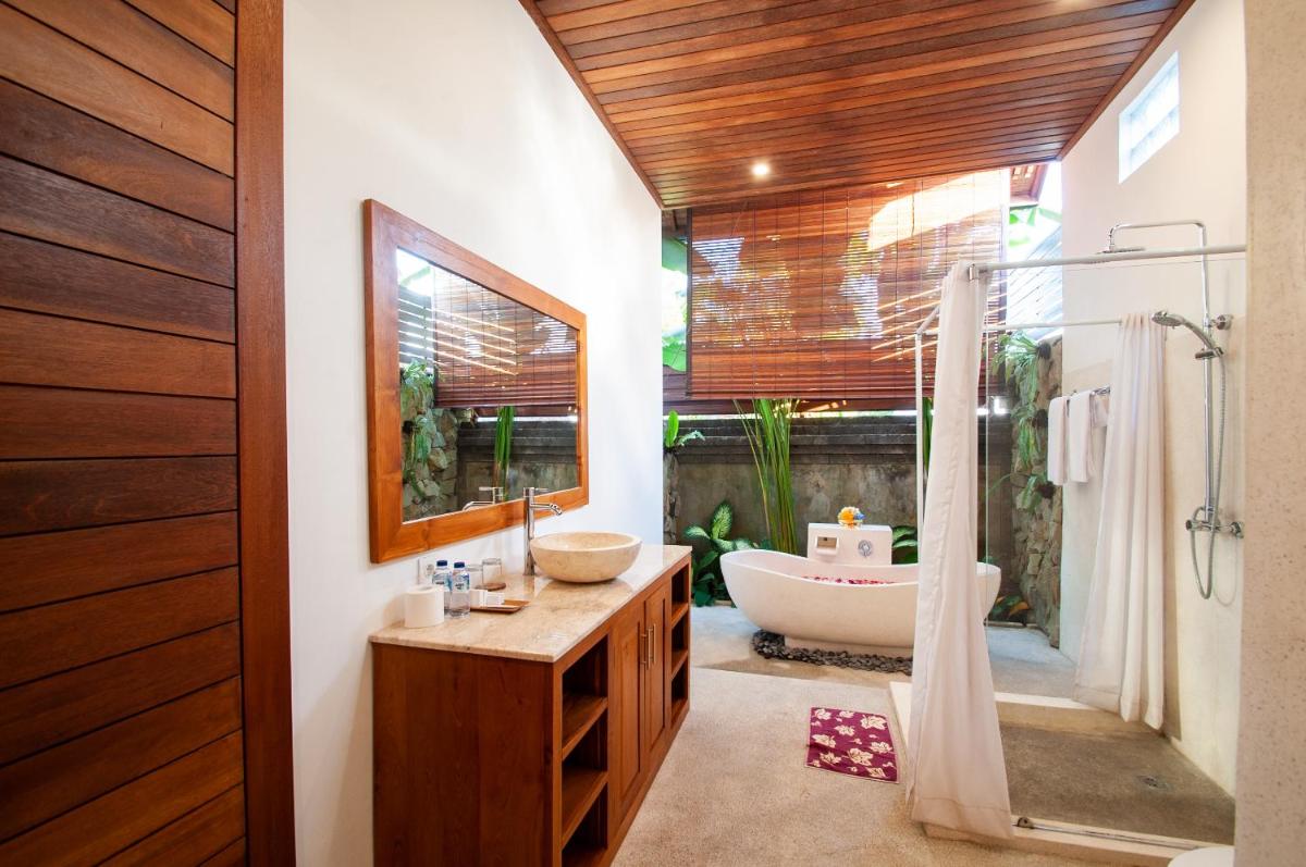 Flamboyant Villa Ubud - Housity