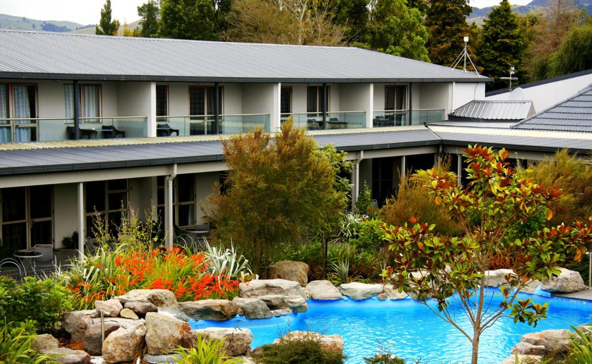 Wai Ora Lakeside Spa Resort - Housity