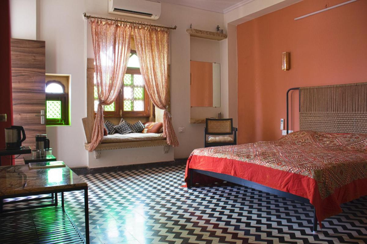 Jaisal Castle Homestay - Housity