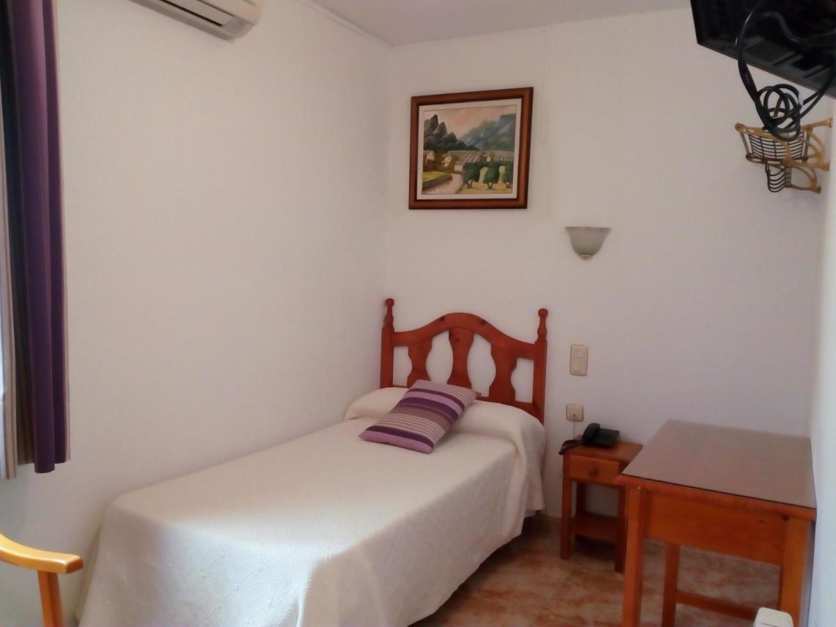 Hostal Rural Montual - Housity