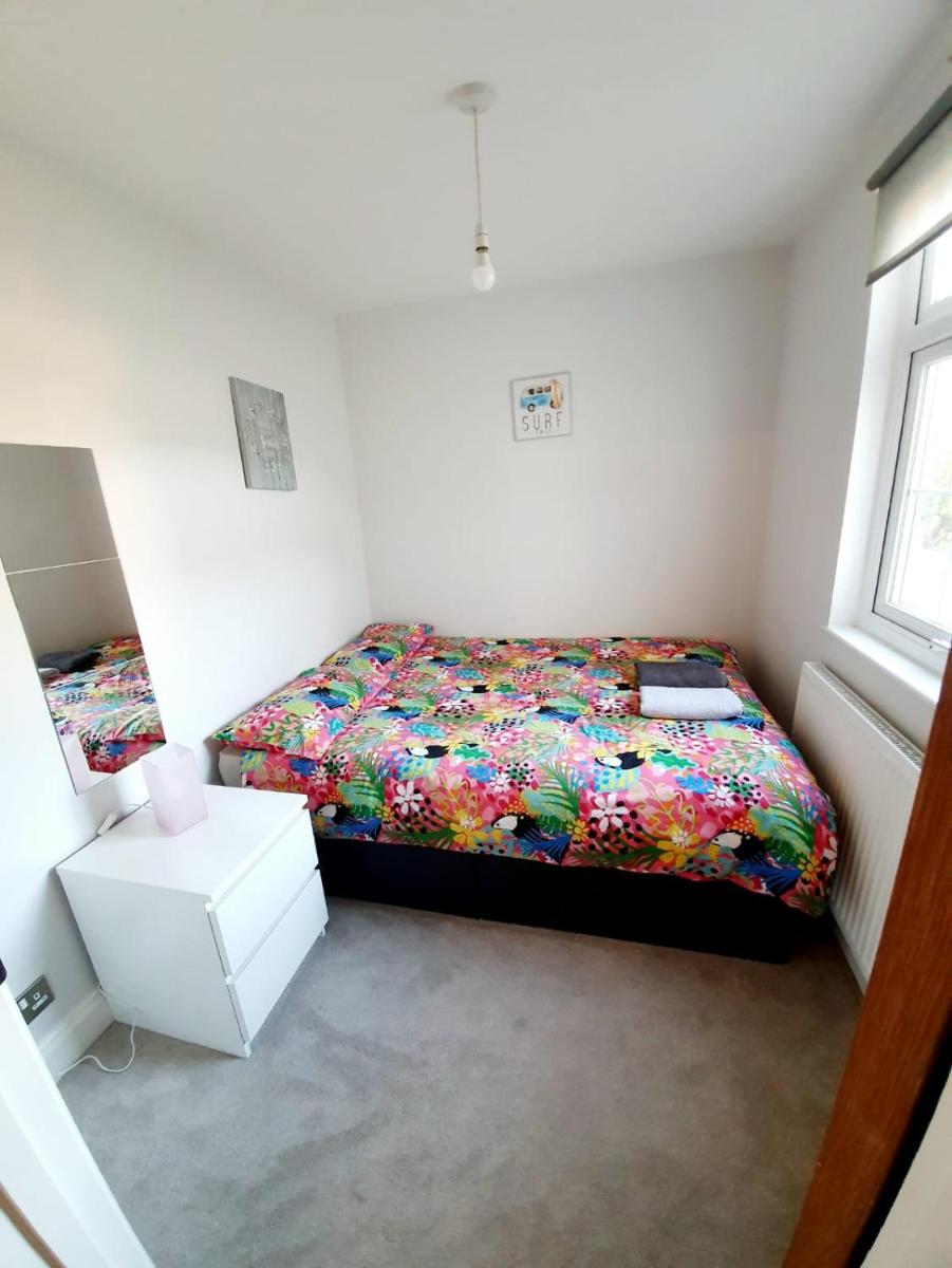Beautiful 3 Bedroom House at the Sea Front - Amazing Location - Housity