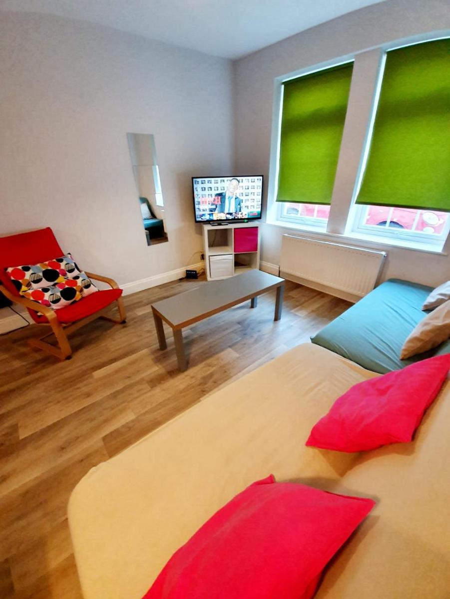Beautiful 3 Bedroom House at the Sea Front - Amazing Location - Housity