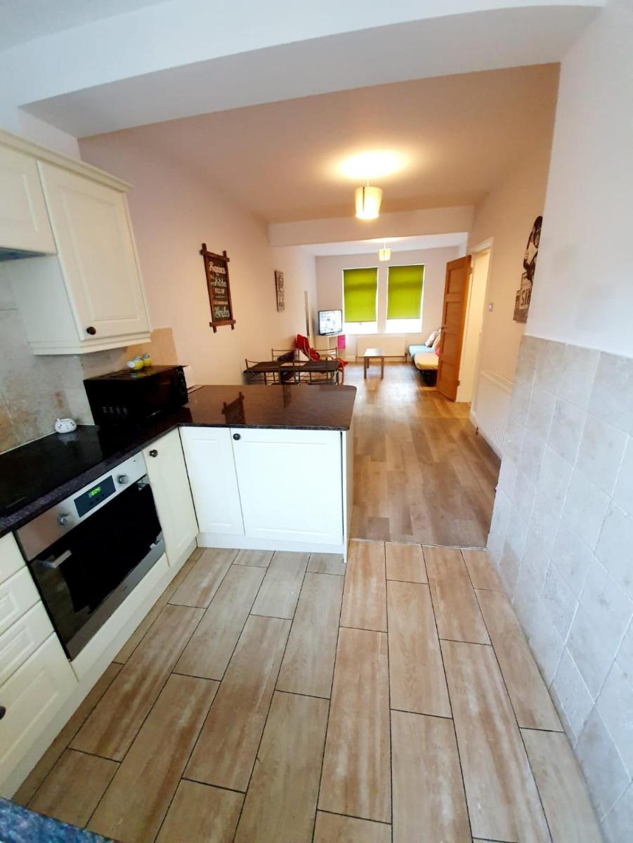 Beautiful 3 Bedroom House at the Sea Front - Amazing Location - Housity