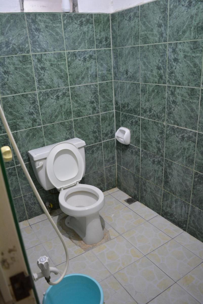 Barakada Budget Room - Housity