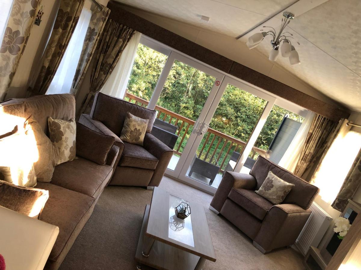 Moonlight Ridge -2 bedroom lodge with hot tub - Housity