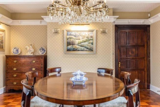 Pinley Hill House - Housity