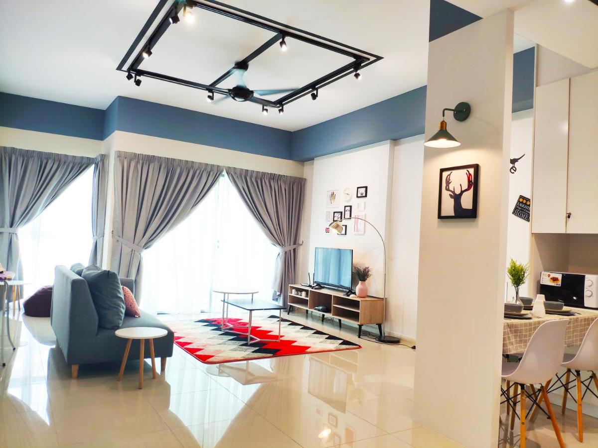5-Star Apartment + Infinity Pool, 4 pax, 1 min to Jaya One - Housity