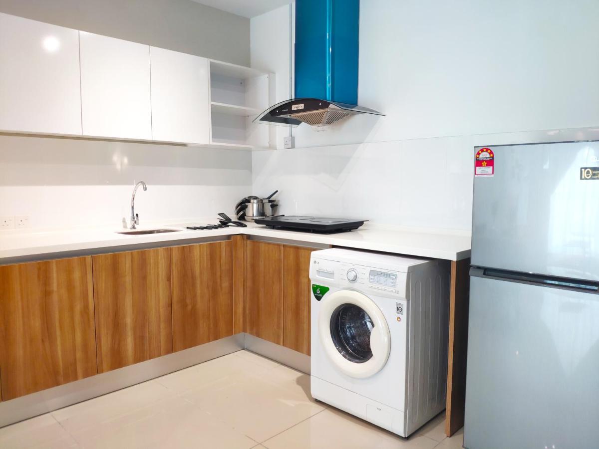 5-Star Apartment + Infinity Pool, 4 pax, 1 min to Jaya One - Housity