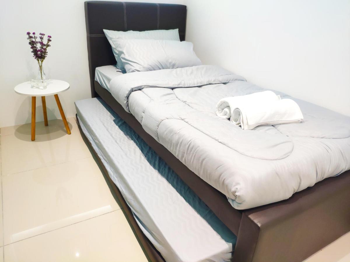 5-Star Apartment + Infinity Pool, 4 pax, 1 min to Jaya One - Housity