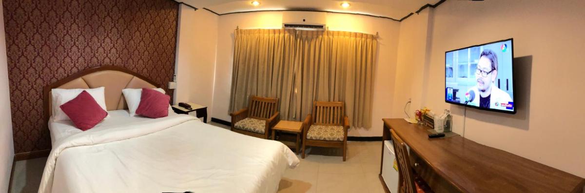 At Bangkok Hotel - Housity
