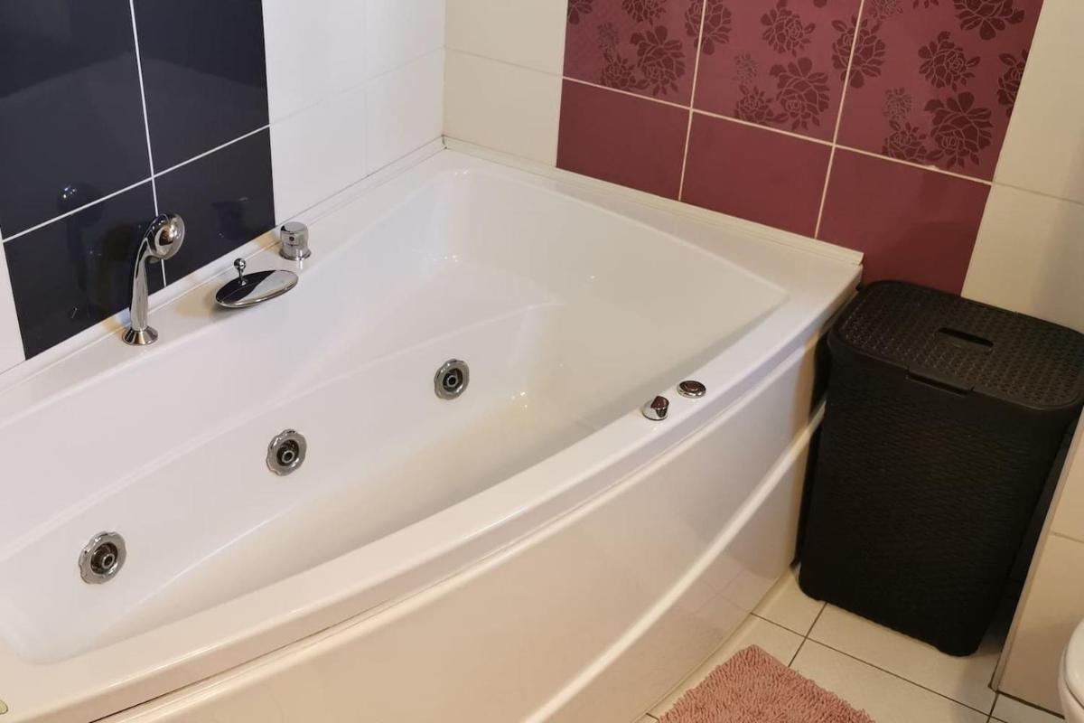 Suitetrails - Luxury apartment with two bedrooms and large living room, 100 square meters, city center