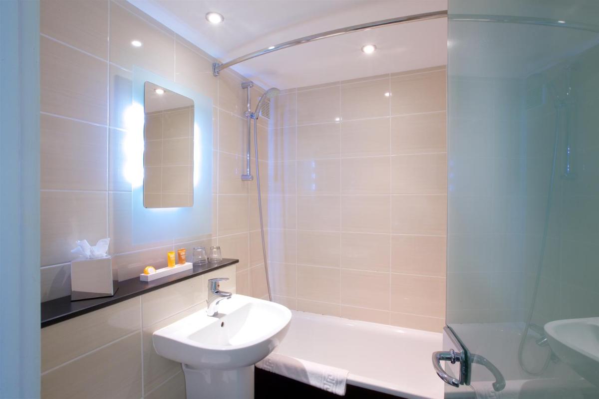 Manchester Airport Stanley , BW Signature Collection - Housity