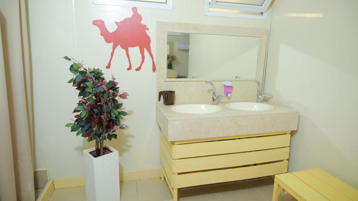 Negev Camel Ranch - Housity