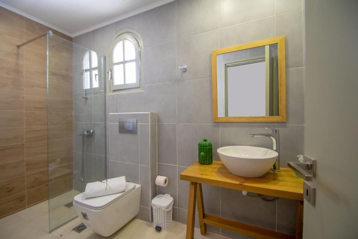 Mare Dentro Kalamaki Beachroad Apts by "elite" - Housity