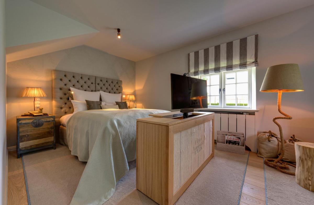 Ein Bett oder Betten in einem Zimmer der Unterkunft Weissenhaus Private Nature Luxury Resort
