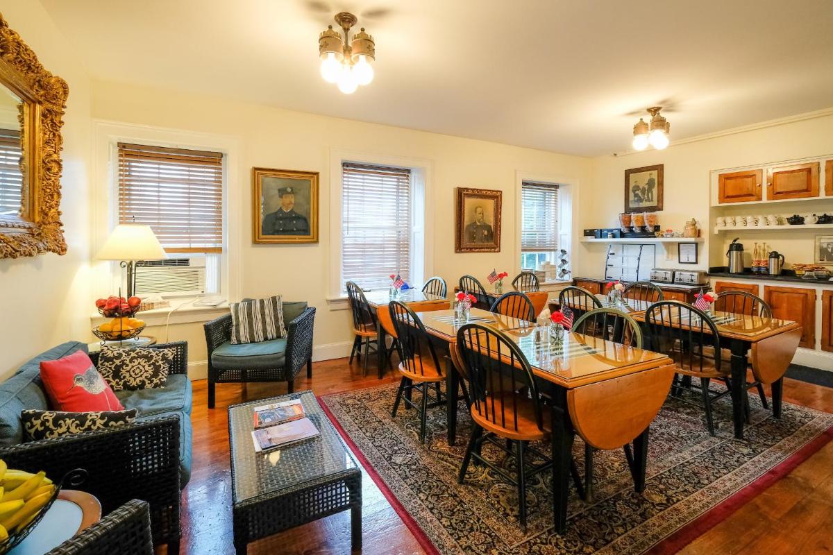 Jailhouse Inn - Housity