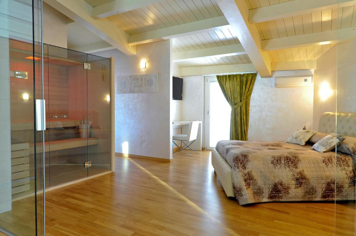 Jolie Bed And Breakfast - Housity