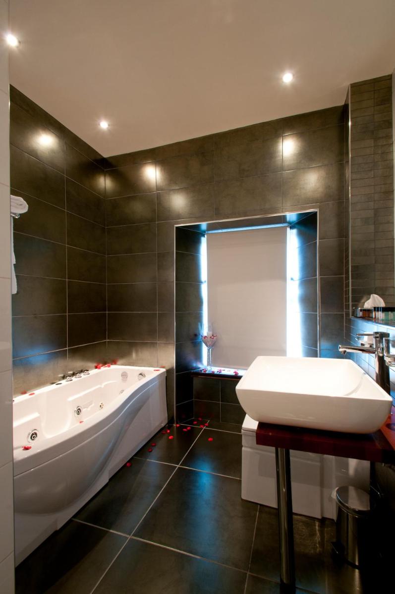The Whistledown Hotel - Housity