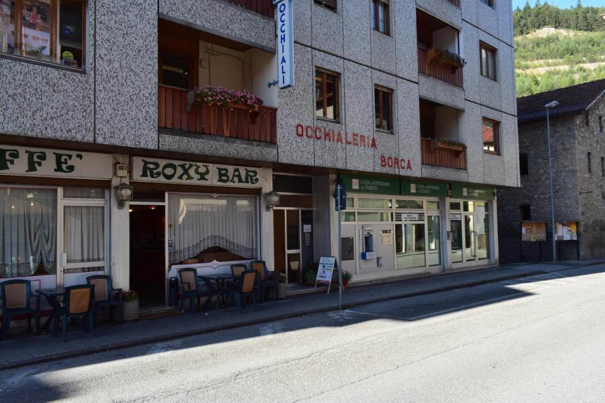 Lozzo di Cadore - Dolomiti - Piazza IV novembre - Housity